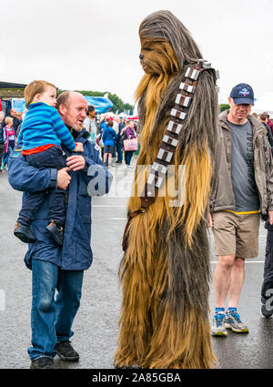 Chewbacca divertit la foule au spectacle aérien national, l'Est Fortune, East Lothian, Scotland, UK Banque D'Images