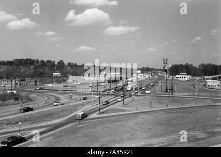 Dans Straßenzug Außenbezirk von einem Dallas, Texas, 1960 er. Vue sur la rue autour de Dallas, Texas, 1960. Banque D'Images