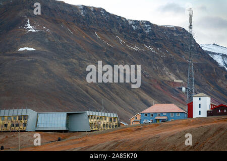 Longyearbyen - la plus grande colonie et le centre administratif de la Îles Svalbard (Spitzberg) dans le haut Arctique. Banque D'Images
