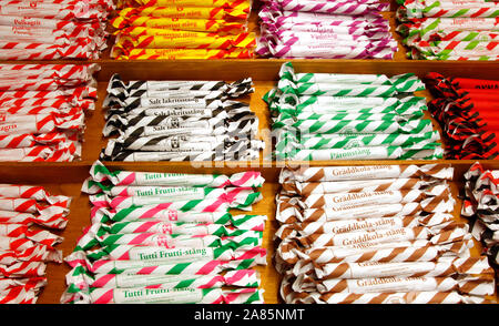 Polkagris à Polkagris boulangerie Baker dans le centre de Gränna. Jeppe Photo Gustafsson Banque D'Images