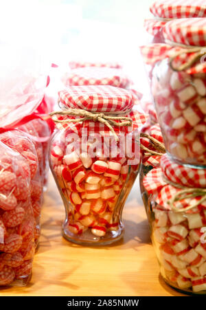 Polkagris à Polkagris boulangerie Baker dans le centre de Gränna. Jeppe Photo Gustafsson Banque D'Images