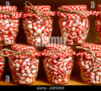 Polkagris à Polkagris boulangerie Baker dans le centre de Gränna. Jeppe Photo Gustafsson Banque D'Images