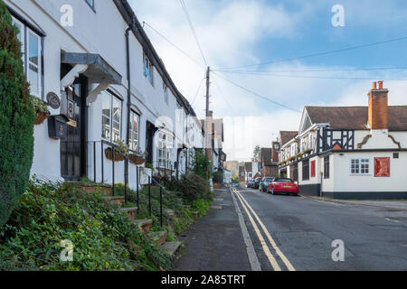 La high street dans le vieux Oxted, Surrey, UK Banque D'Images