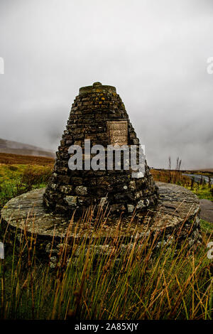 Un cairn au Col Buttertubs, Falaise Gate Road, Muker, Hawes, North Yorkshire, UK Banque D'Images