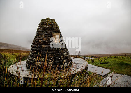 Un cairn au Col Buttertubs, Falaise Gate Road, Muker, Hawes, North Yorkshire, UK Banque D'Images