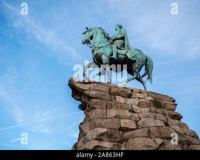 Le Copper Horse statue, au crépuscule, Snow Hill, grand parc de Windsor, Berkshire, Angleterre, RU, FR. Banque D'Images