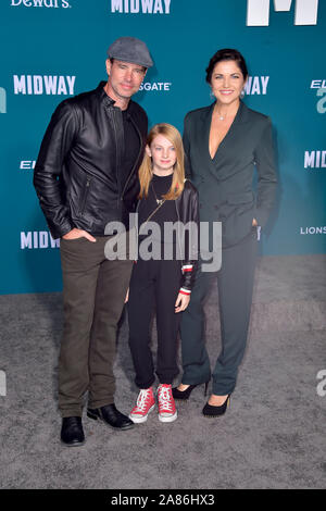 Los Angeles, USA. 05Th Nov, 2019. Scott Foley, son épouse et sa fille Marika Dominczyk Malina Jean Foley participant à la 'Midway' première mondiale au Regency Village Theatre sur Novembre 05, 2019 à Los Angeles, Californie Crédit : Geisler-Fotopress GmbH/Alamy Live News Banque D'Images