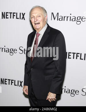 Los Angeles, CA - 05 novembre 2019 : Alan Alda assiste à la première de l'histoire de Netflix 'mariage' à la DGA Theatre Banque D'Images