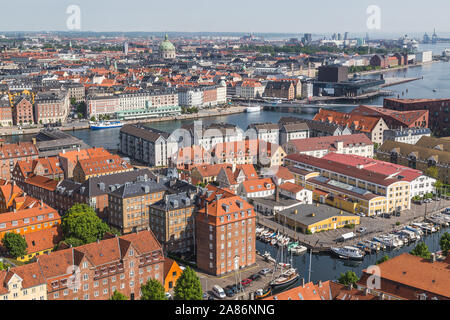 Copenhague, Danemark - 23ème mai 2017 : vue sur Copenhague pendant la journée. Montrant l'architecture, des bateaux, des canaux, et les toits Banque D'Images