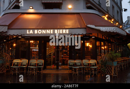 Le restaurant La Bonne Biere . C'est un restaurant traditionnel français situé près de la place de la République, Paris, France. Banque D'Images