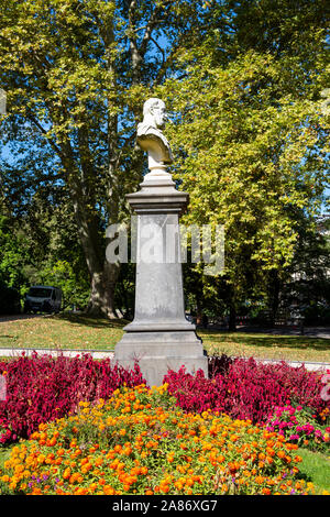 Buste de l'empereur Guillaume en dehors de la Trinkhalle dans les jardins au Kurhaus Baden Baden dans la Forêt Noire, au sud-ouest de l'Europe Allemagne Banque D'Images
