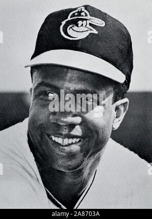 Vintage noir et blanc photo souvenir de la Ligue majeure de baseball Frank Robinson avec les Baltimore Orioles circa 1960 Banque D'Images