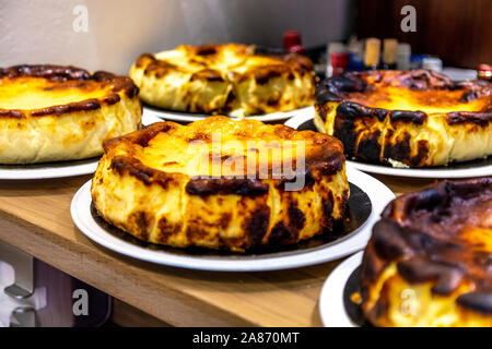 Célèbre gâteau au fromage basque brûlé à La Viña à San Sebastian, Espagne Banque D'Images