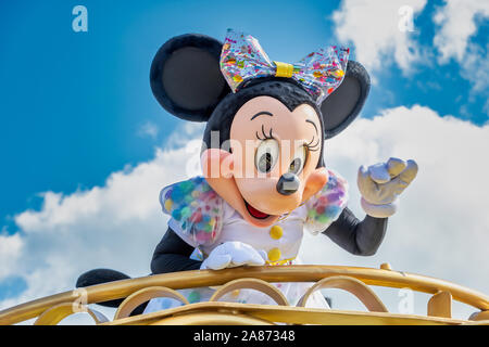 Minnie Mouse dans le Mousekedance il parade à Disney World Banque D'Images