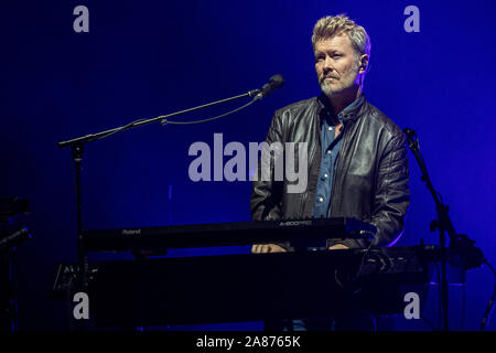 Brighton, UK. 6 Nov 2019, Magne Furuholmen du groupe norvégien A-HA il se produit sur la scène du centre de Brighton Crédit : Jason Richardson/Alamy Live News Banque D'Images