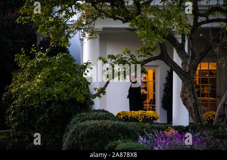 Washington, United States. 06 Nov, 2019. Le président Donald Trump quitte la Maison Blanche pour un voyage à la Louisiane, à Washington, DC le mercredi, Novembre 6, 2019. Photo par Kevin Dietsch/UPI UPI : Crédit/Alamy Live News Banque D'Images