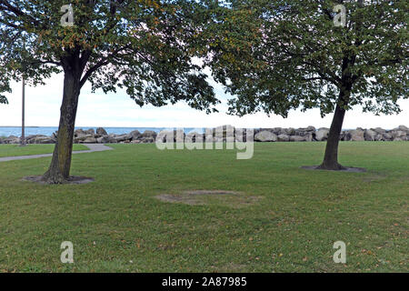 Parc public du bord de mer du lac Érié à l'automne à Cleveland, Ohio, États-Unis. Banque D'Images