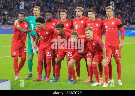 Munich, Allemagne. Nov 6, 2019. Les joueurs de départ du Bayern Munich poser pour des photos de groupe devant un groupe B de la Ligue des Champions entre le FC Bayern Munich match de l'Allemagne et de l'Olympiakos Le Pirée de Grèce à Munich, Allemagne, le 6 novembre 2019. Crédit : Philippe Ruiz/Xinhua/Alamy Live News Banque D'Images