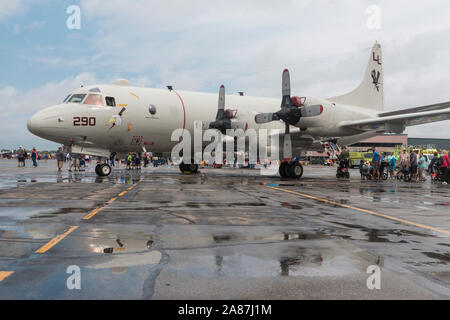 YPSILANTI, MICHIGAN / USA - 25 août 2018 : Un United States Navy P-3 Orion au 2018 Thunder over Michigan meeting aérien. Banque D'Images