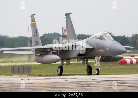 Une paire de United States Air Force F-15 Eagle arriver au 2018 Thunder over Michigan meeting aérien. Banque D'Images