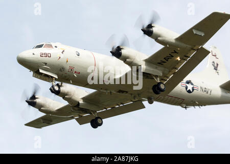 YPSILANTI, MICHIGAN / USA - 25 août 2018 : Un United States Navy P-3 Orion au 2018 Thunder over Michigan meeting aérien. Banque D'Images