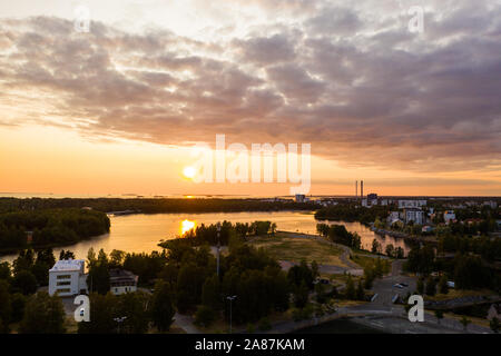 Coucher de soleil d'été à Oulu, Finlande Banque D'Images