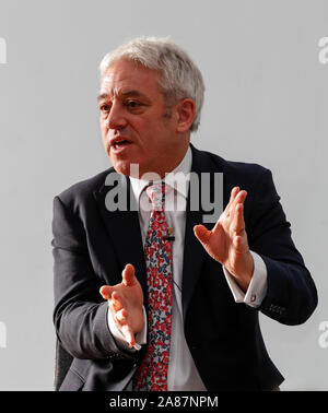 Londres, Royaume-Uni. Nov 6, 2019. John Bercow gestes pendant l'Association de la presse étrangère (FPA) exposé à Londres, Angleterre le 6 novembre 2019. MP du travail Lindsay Hoyle a été élu le lundi pour succéder à John Bercow comme président de la Chambre des communes, l'un des postes clés dans la politique britannique. Credit : Han Yan/Xinhua/Alamy Live News Banque D'Images