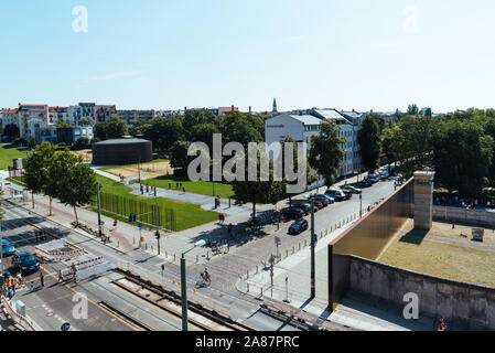 Berlin, Allemagne - 28 juillet 2019 : Mémorial du Mur de Berlin dans la Bernauer Strasse. Le Mémorial du Mur de Berlin est le site central memorial de division allemande, l Banque D'Images