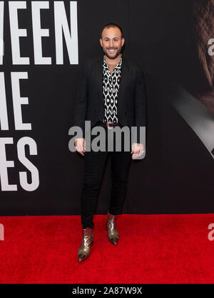 New York, NY - 6 novembre, 2019 : Micah Jesse assiste à la première mondiale à bien mentir 787 7e Avenue à Manhattan Banque D'Images