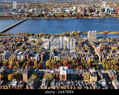 Voir à partir de la Prudential Tower à Back Bay, Charles River, Cambridge et Boston, Massachusetts, New England, USA Banque D'Images