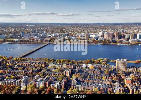 Voir à partir de la Prudential Tower à Back Bay, Charles River, Cambridge et Boston, Massachusetts, New England, USA Banque D'Images