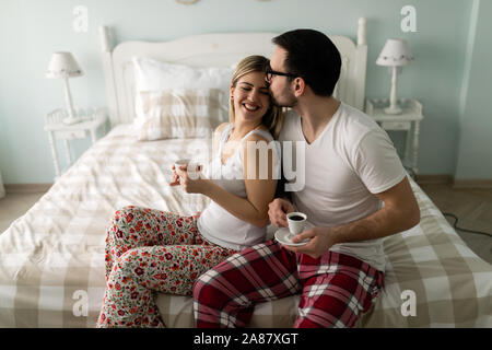 Photo de de couple prévues matin ensemble Banque D'Images