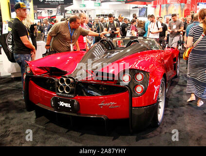 Las Vegas, États-Unis. 06 Nov, 2019. Une vue arrière d'une Pagani Huayra Roadster de l'afficheur pendant la SEMA Show 2019, au centre des congrès de Las Vegas à Las Vegas, Nevada, le mercredi 6 novembre, 2019. Photo de James Atoa/UPI UPI : Crédit/Alamy Live News Banque D'Images