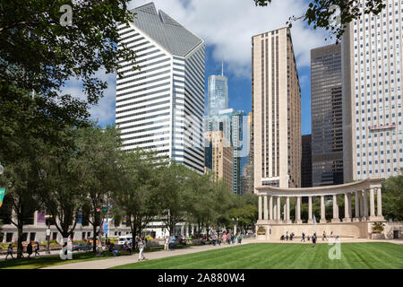 Wrigley Square et Monument du millénaire, le Millennium Park, la boucle, Chicago, Illinois, États-Unis Banque D'Images