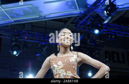 Paris, France. Nov 2, 2019. Robes Show lors du 25e anniversaire du Salon du Chocolat organisée pour la Fondation Children of Africa. Banque D'Images