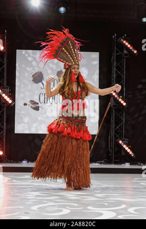 Paris, France. Nov 2, 2019. Robes Show lors du 25e anniversaire du Salon du Chocolat organisée pour la Fondation Children of Africa. Banque D'Images