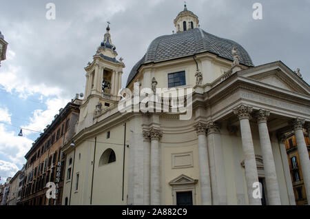 Détail d'une des églises de Rome Santa Maria di Montesanto Piazza de Popolo Banque D'Images