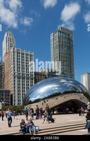 Cloud Gate, alias le bean, AT&T Plaza, Millenium Park, la boucle, Chicago, Illinois, États-Unis Banque D'Images