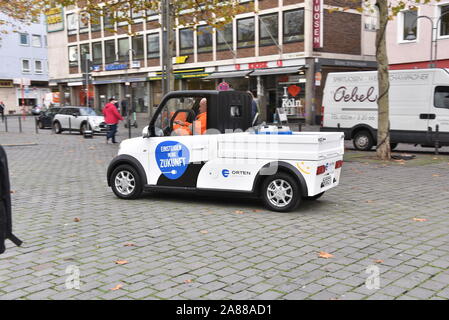 Cologne, Allemagne. 05Th Nov, 2019. Une mini électrique Orten la conduite de camions sur la route : Horst Galuschka de crédit/dpa/Horst Galuschka dpa/Alamy Live News Banque D'Images