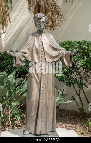 Statue et plaque historique de Padre Felix Varela dans les motifs de la cathédrale St Augustine, Floride USA. Banque D'Images