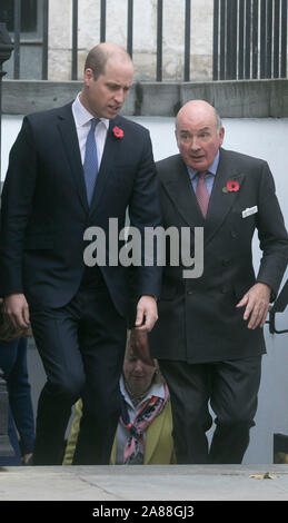 Londres, Royaume-Uni. Novembre 2019. Le duc de Cambridge quitte Saint Martin dans les champs accompagnés de cadre supérieur retraité officier de l'Armée britannique et membre de la Chambre des Lords, Lord Dannatt après avoir assisté au lancement de l'urgence nationale, une fiducie de bienfaisance catastrophe UK . amer ghazzal /Alamy live News Banque D'Images