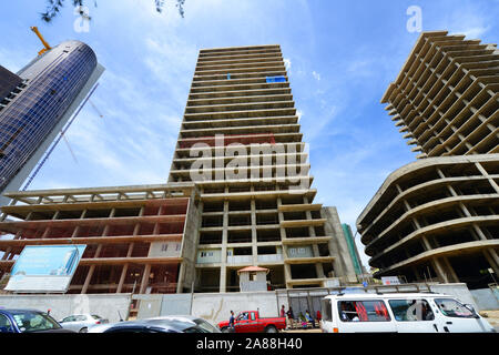 De nouveaux gratte-ciel dans le cadre de constructions dans le centre-ville d'Addis-Abeba. Banque D'Images