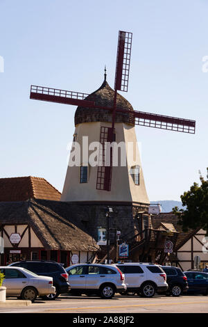 Moulin à vent, la colonie danoise de Solvang, comté de Santa Barbara, Californie, États-Unis d'Amérique. Banque D'Images