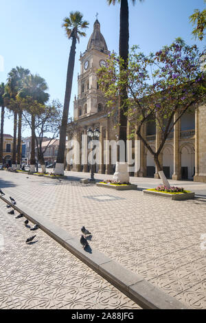 Cathédrale métropolitaine de San Sebastian le 14 de Septiembre Square à Cochabamba, Bolivie Banque D'Images