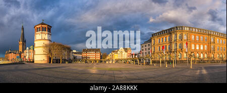 Panorama de la Burgplatz dans la vieille ville de Dusseldorf, Allemagne Banque D'Images