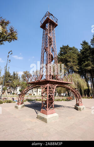 Tour d'observation (mini-tour Eiffel style) à Parque Simon Bolivar dans Sucre, Bolivie Banque D'Images