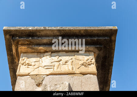 Relief sur la soi-disant 'tombe' Harpie à Xanthos une ancienne ville de la Lycie maintenant à Antalya province de la Turquie. Banque D'Images