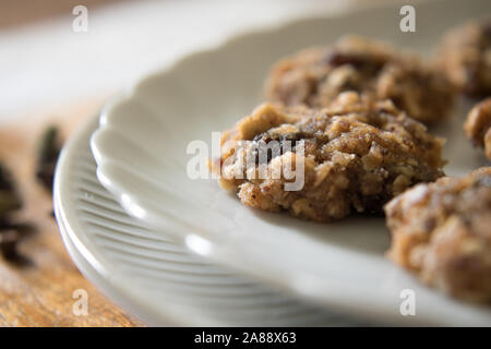 La photographie culinaire de matières premières alimentaires pomme et cannelle cookies Banque D'Images