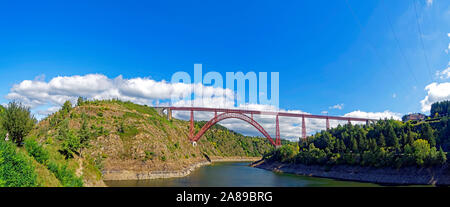 Eisenbahnbrücke, Viaduc de Garabit, erbaut 1878 - 1888, Alexandre Gustave Eiffel, Ingenieur, Fluss , Truyère Banque D'Images