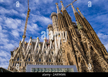La cathédrale Sagrada Familia de Barcelone, Espagne. Il est conçu par l'architecte Antonio Gaudi et construit depuis 1882. Banque D'Images